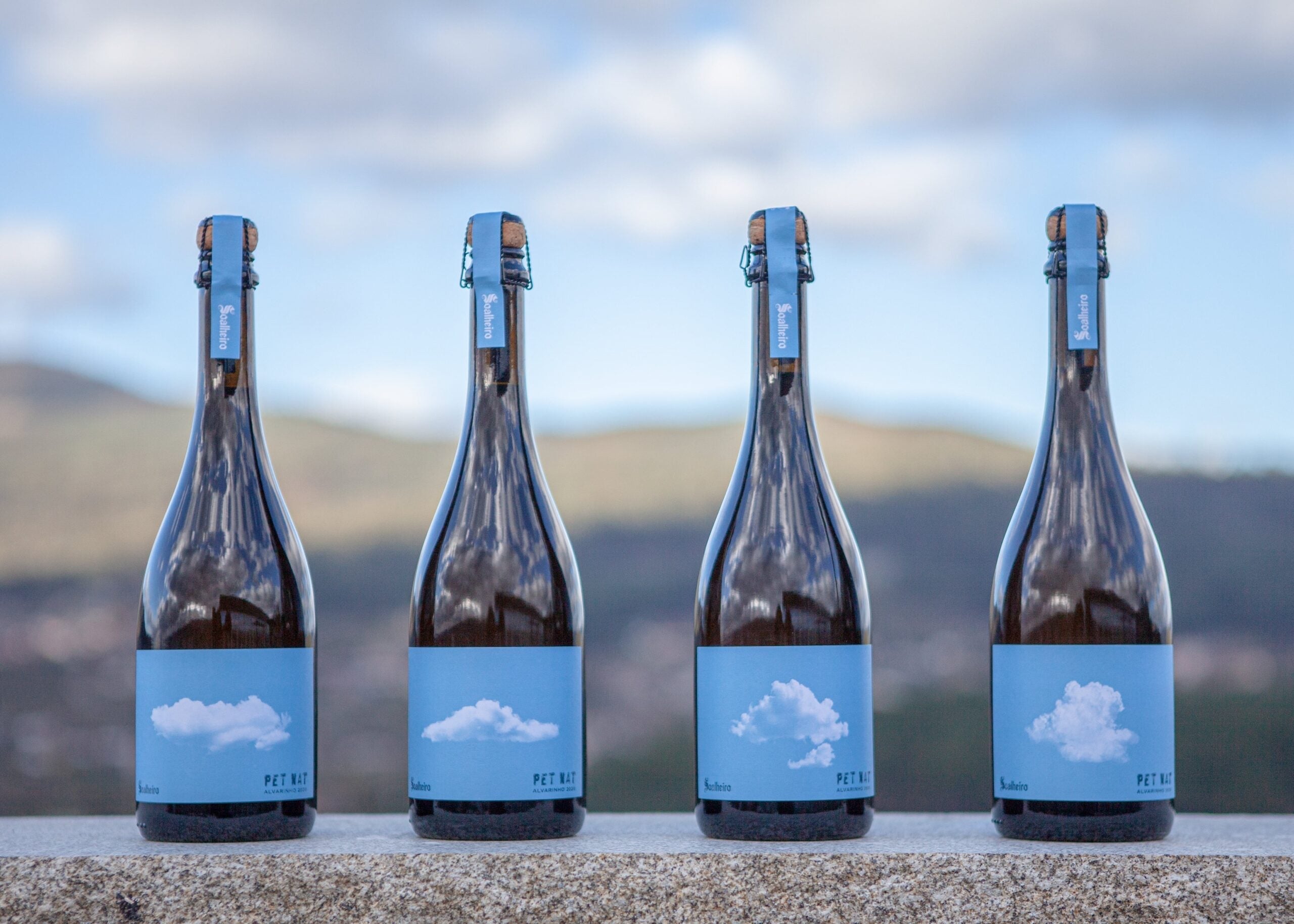 Soalheiro-Pet-Nat-Alvarinho-2020-Quatro-rotulos-Uma-nuvem